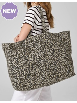 W336 - Oversized canvas...